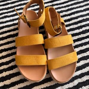 Universal Thread Mustard Yellow Triple-Strap Sandals with Ankle Buckle size 7.5